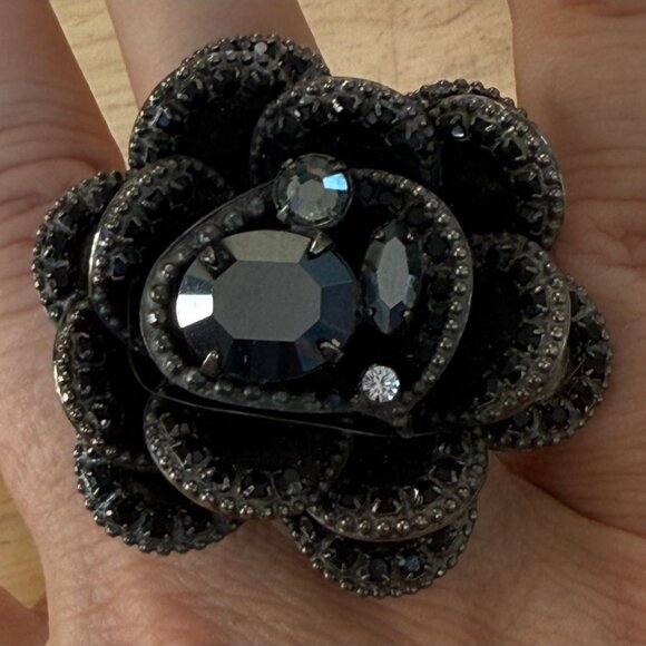 Sorrelli Full Bloom Crystal Flower Ring With Black & Swarovski Crystals Size 6 - Picture 1 of 16
